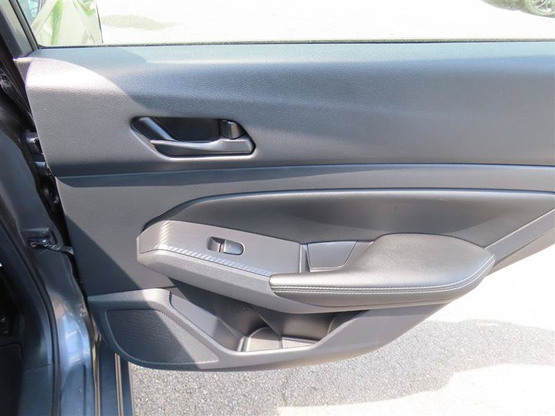 Used 2025 Nissan Altima 2.5 SV FWD image 32
