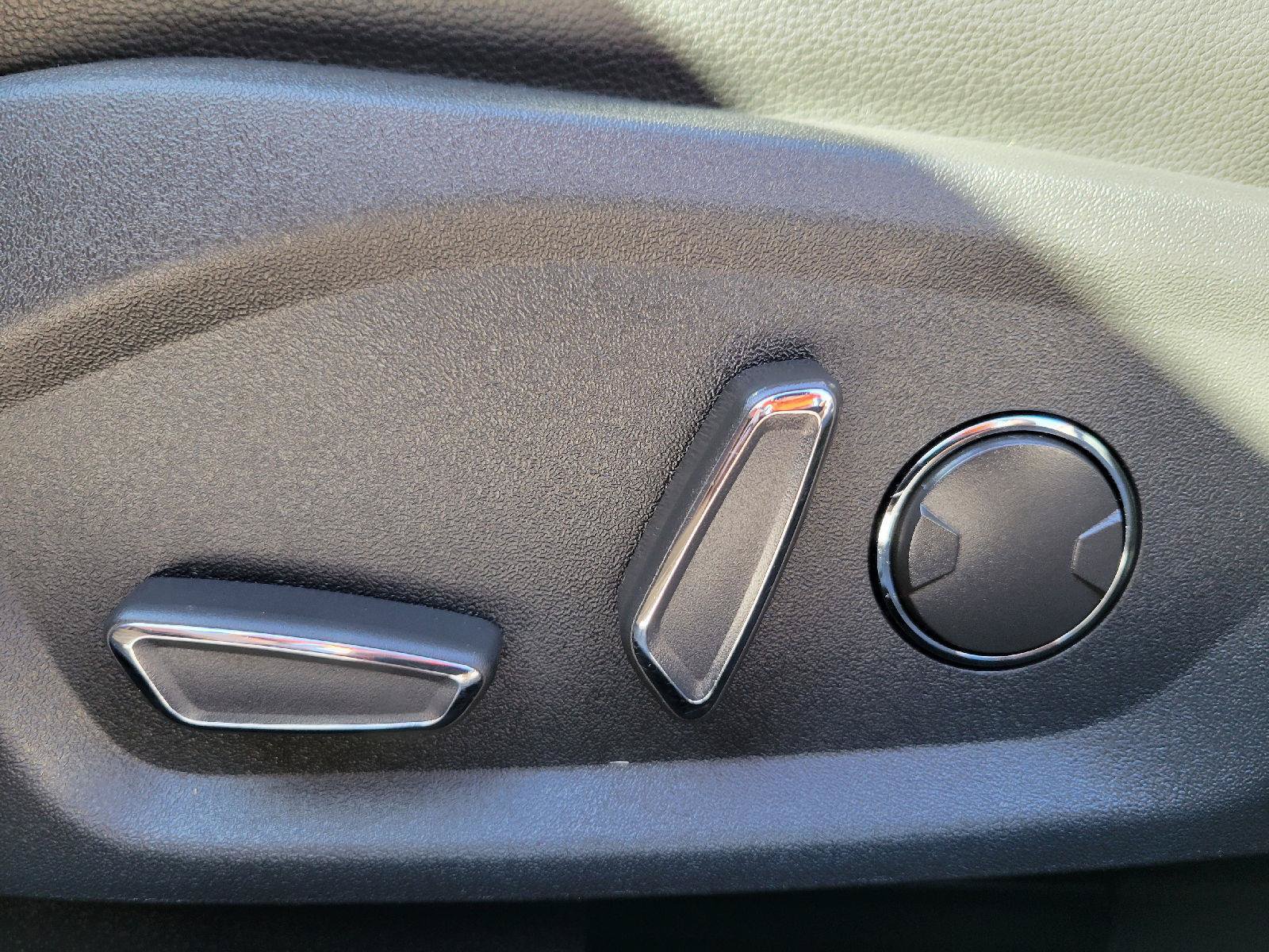 Used 2014 Ford Fusion SE w/ Equipment Group 202A FWD image 9
