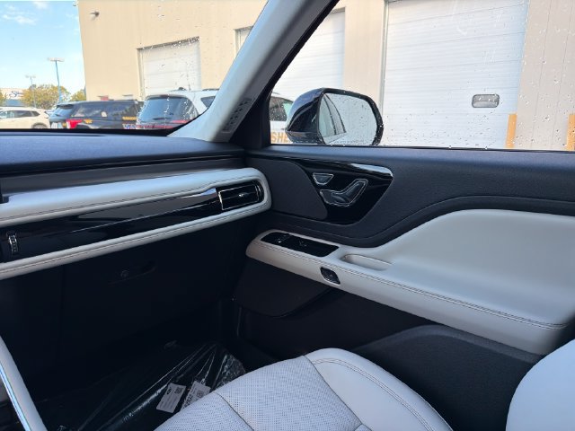 New 2027 Lincoln Aviator AWD image 21