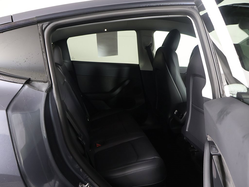 Used 2023 Tesla Model Y Long Range image 32