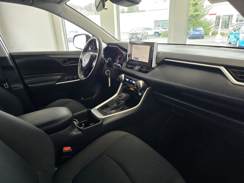 Used 2025 Toyota RAV4 LE image 43