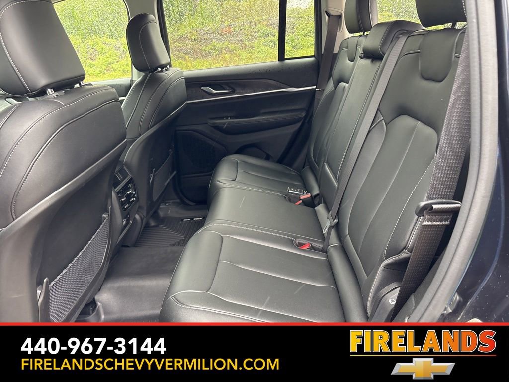 Used 2023 Jeep Grand Cherokee Limited w/ Black Appearance Package AWD/4WD image 43