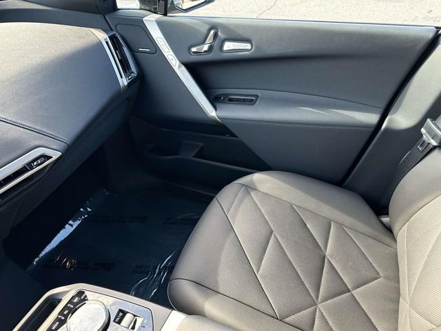 Certified 2024 BMW iX xDrive50 w/ Premium Package AWD/4WD image 39