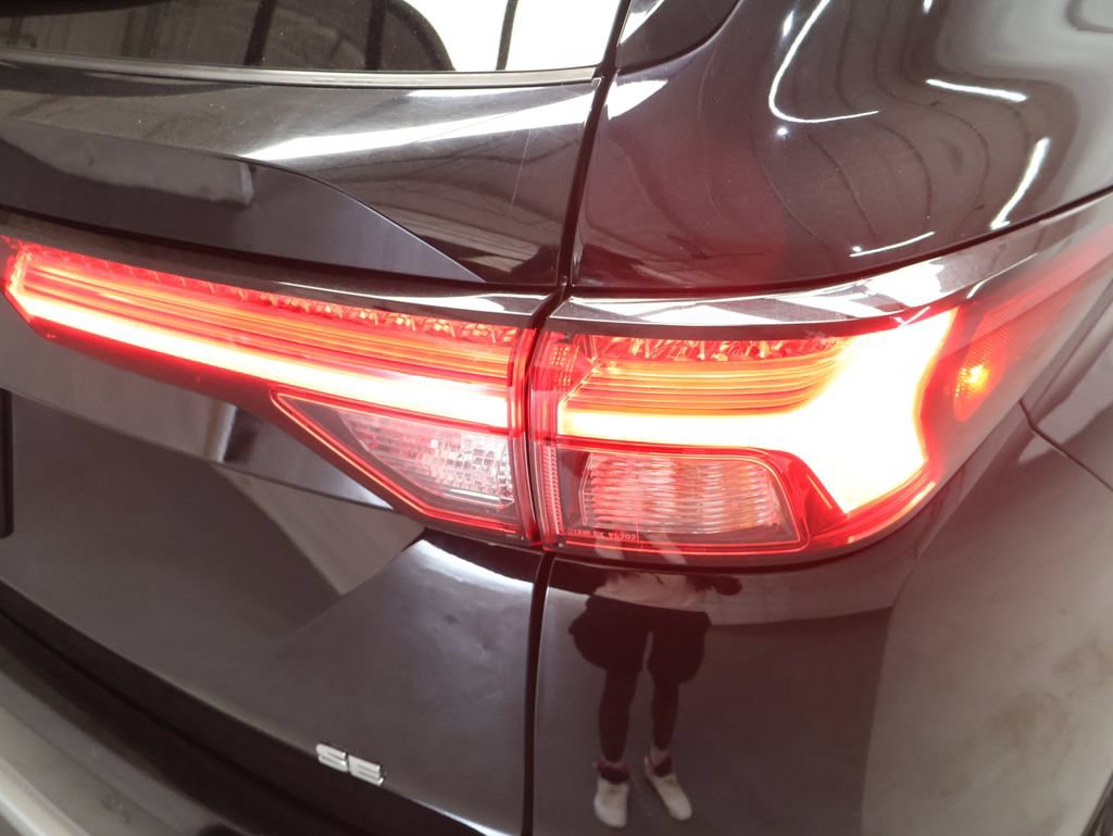 Used 2024 Mitsubishi Outlander SE FWD image 32