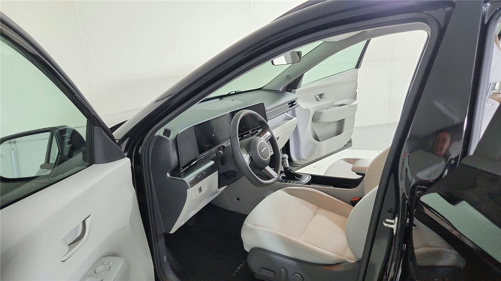 Used 2025 Hyundai Kona SEL AWD/4WD image 8