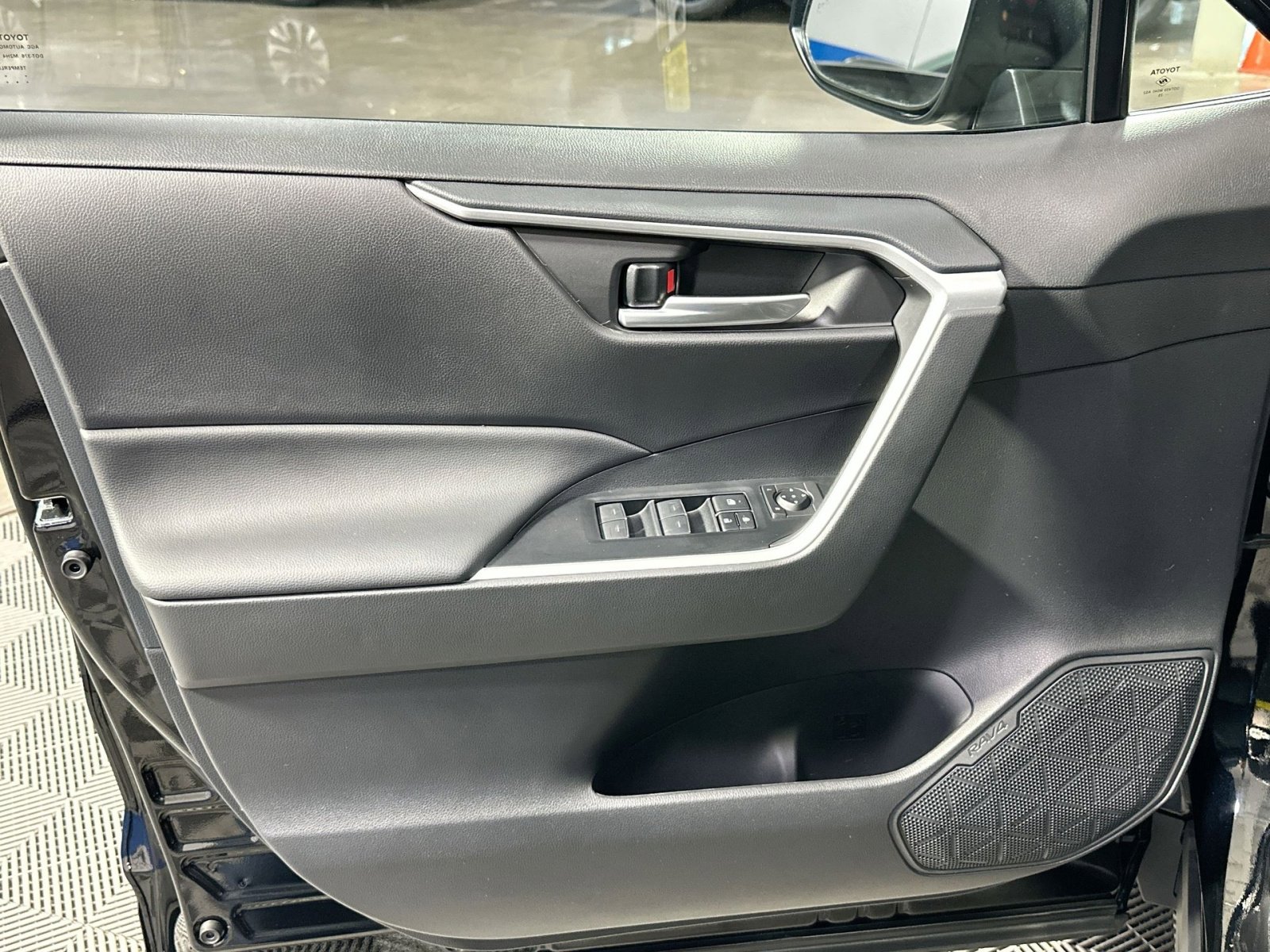 Used 2025 Toyota RAV4 XLE image 15