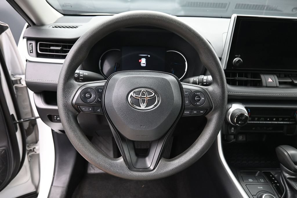 Used 2025 Toyota RAV4 XLE AWD/4WD image 16