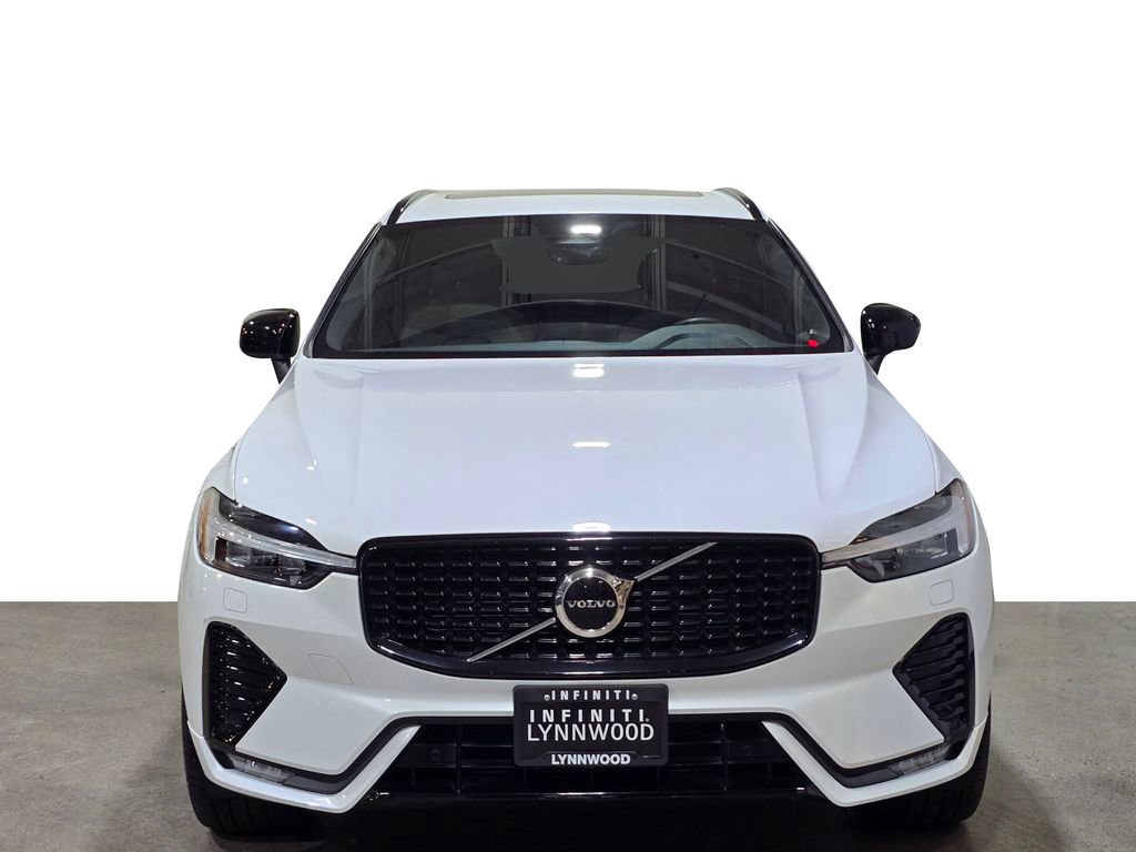 Used 2022 Volvo XC60 B5 R-Design w/ Climate Package image 2