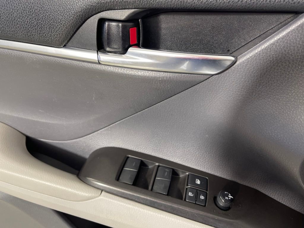 Certified 2022 Toyota Camry SE image 16