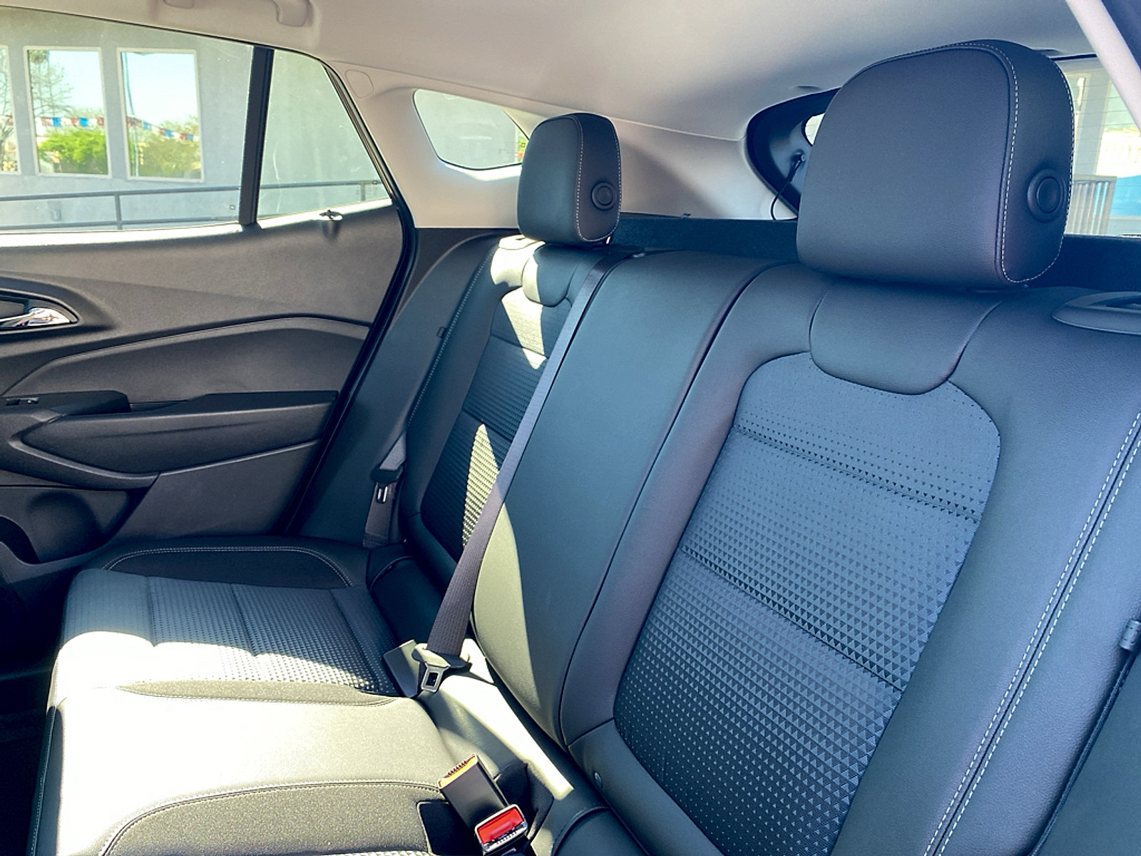 New 2026 Chevrolet Trax LT w/ Sunroof Package FWD image 18