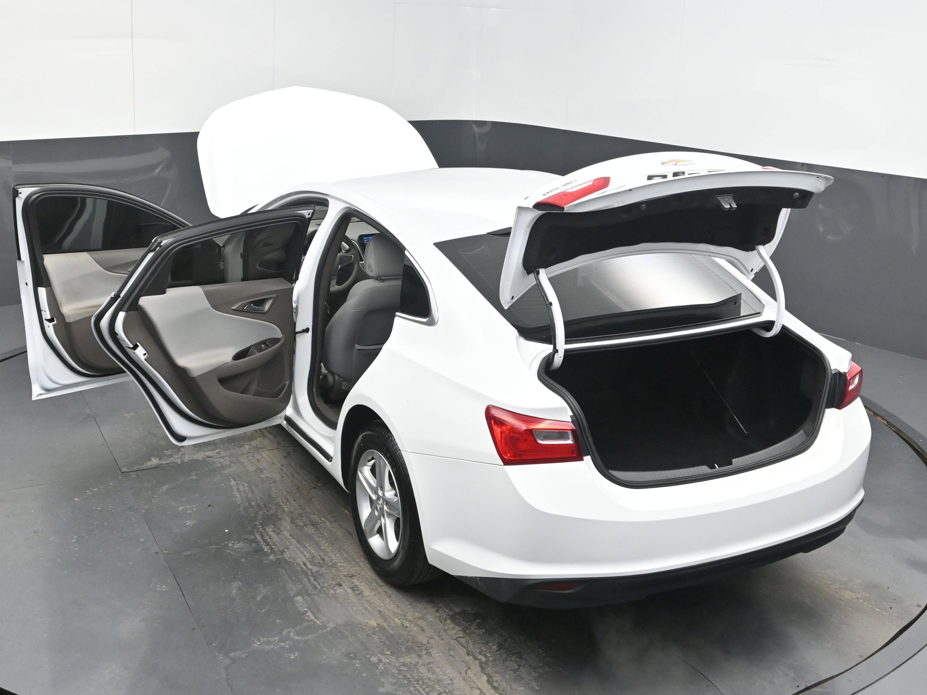 Used 2021 Chevrolet Malibu LS image 44