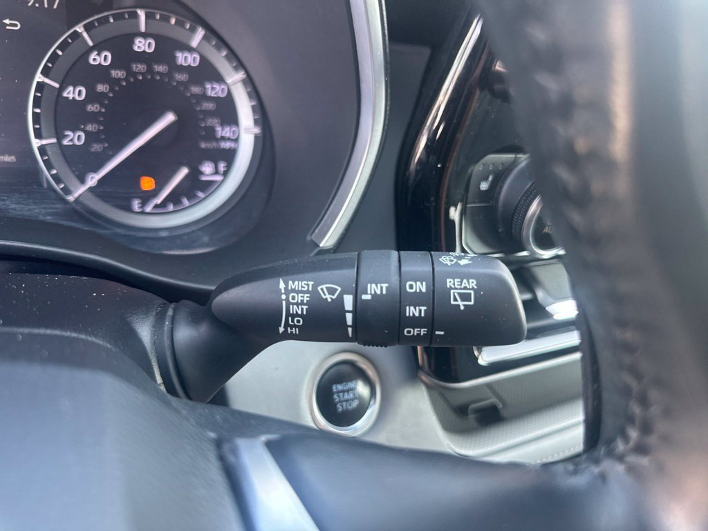 Used 2021 Toyota Highlander XLE FWD image 25