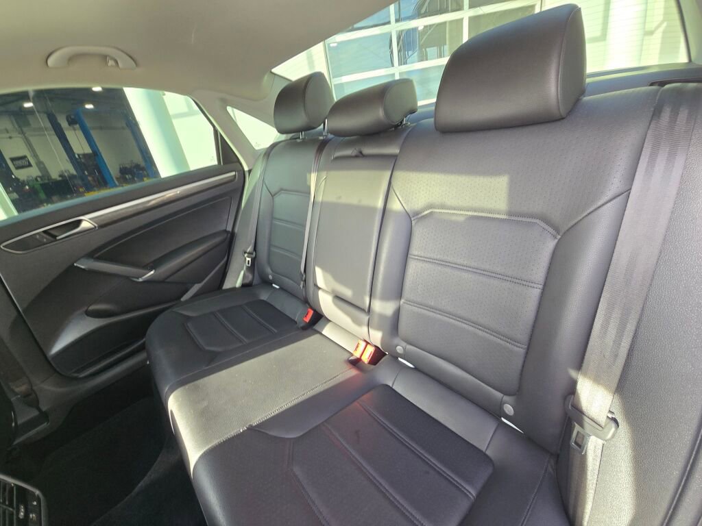 Used 2017 Volkswagen Passat 1.8T SE image 14