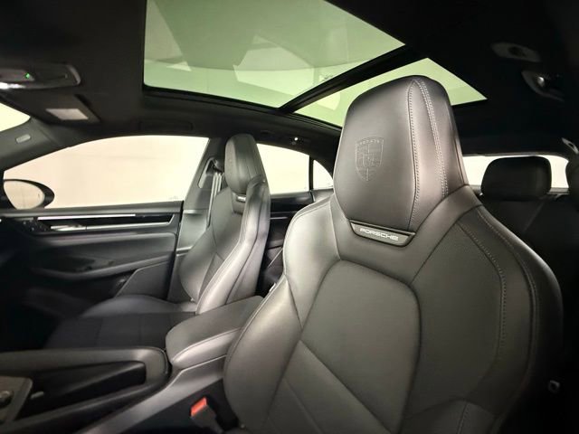 Used 2025 Porsche Macan 4S Electric image 7