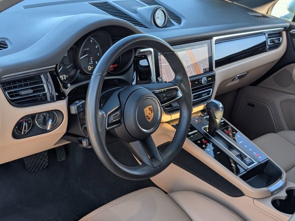 Certified 2022 Porsche Macan image 5