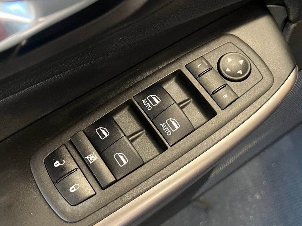Used 2022 Jeep Cherokee Limited w/ Elite Package AWD/4WD image 34