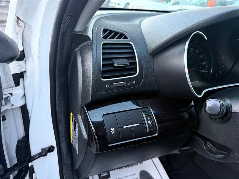 Used 2014 Kia Sorento LX image 25