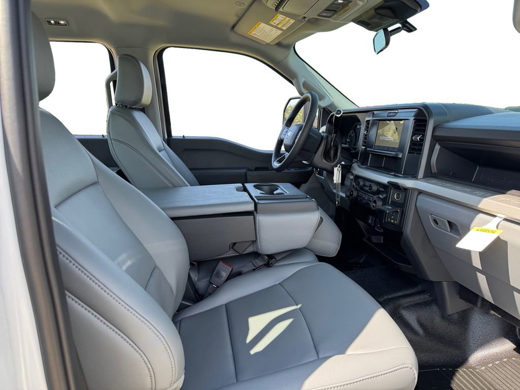 New 2025 Ford F550 XL image 18
