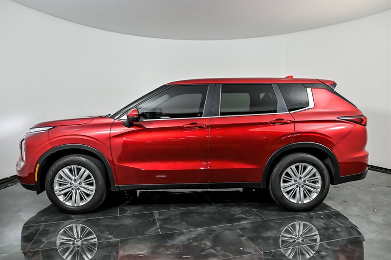 Used 2024 Mitsubishi Outlander ES AWD/4WD image 6