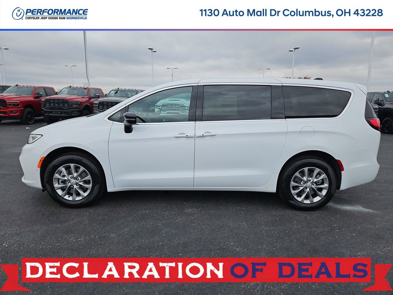 New 2026 Chrysler Pacifica Select image 4