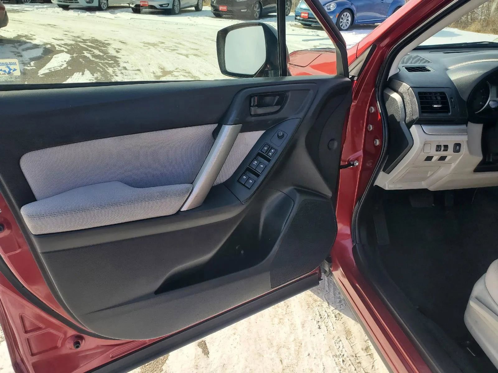 Used 2015 Subaru Forester 2.5i w/ Alloy Wheel Package image 9