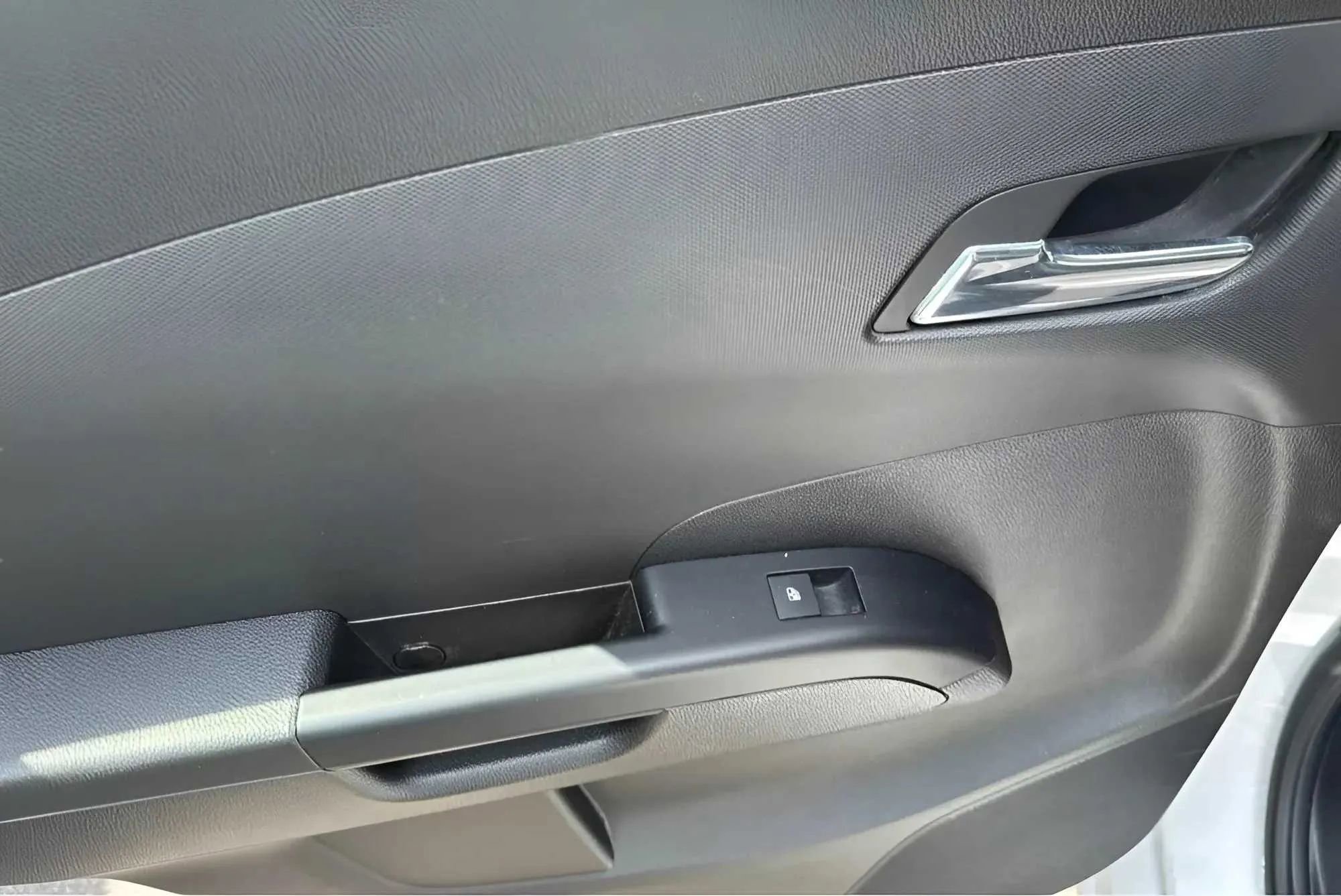 Used 2020 Chevrolet Sonic Premier image 15