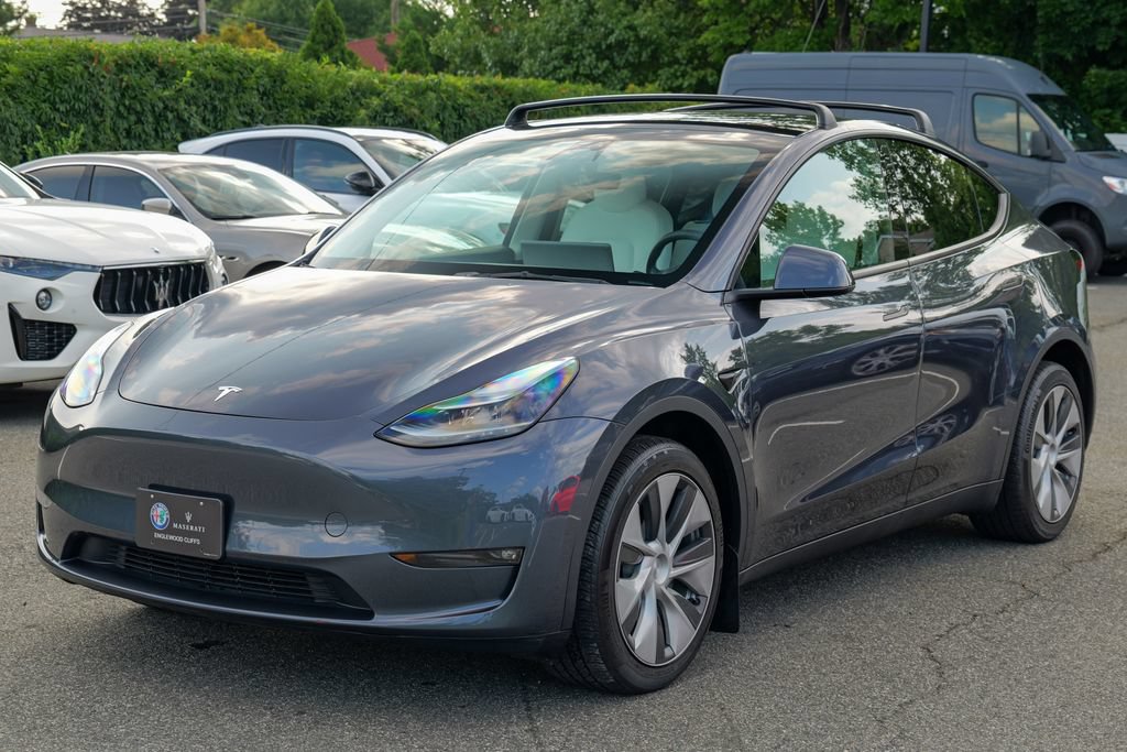Used 2023 Tesla Model Y Long Range AWD/4WD image 3