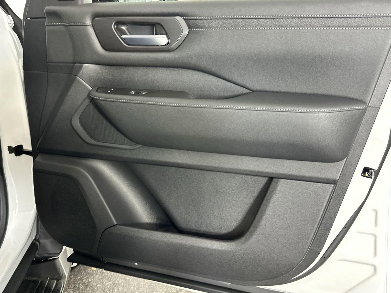 New 2026 Nissan Armada SV image 36