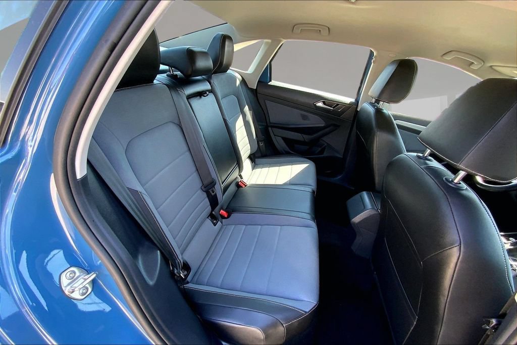 Used 2025 Volkswagen Jetta SE FWD image 26