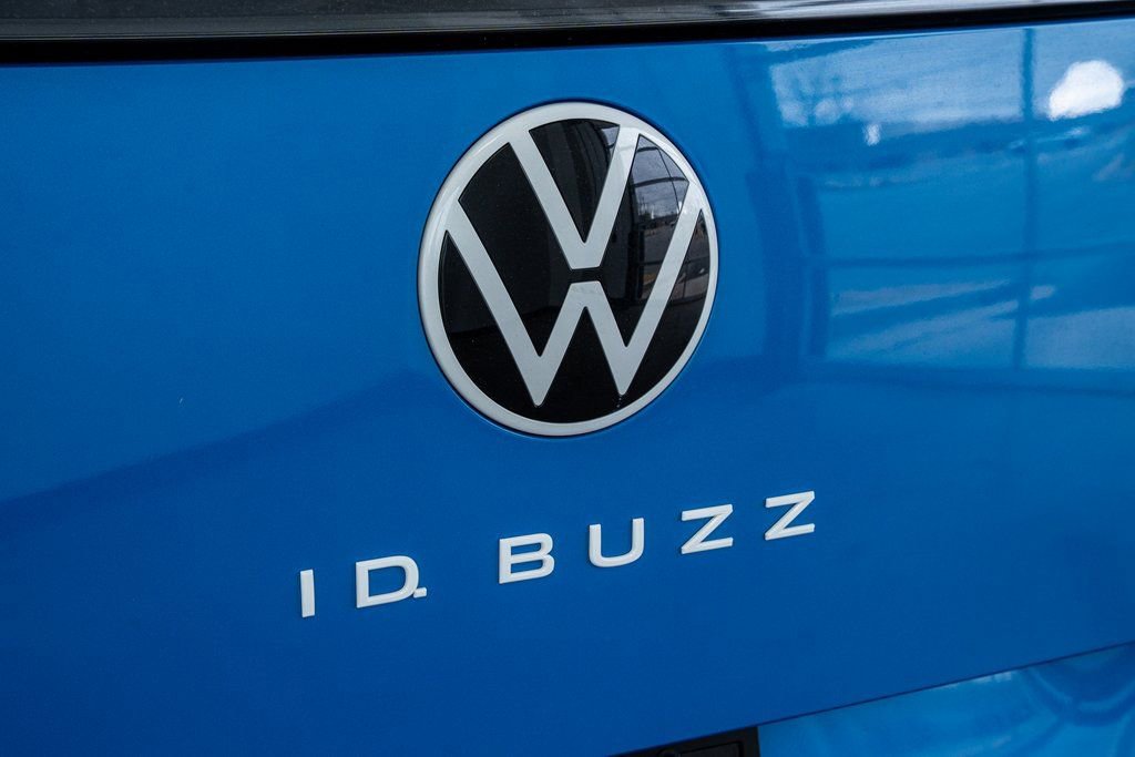 Used 2025 Volkswagen ID. Buzz 1st Edition image 23