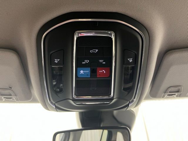 Used 2023 Jeep Grand Cherokee Limited w/ Black Appearance Package image 19