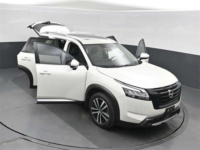 Used 2024 Nissan Pathfinder Platinum w/ Cargo Package image 54