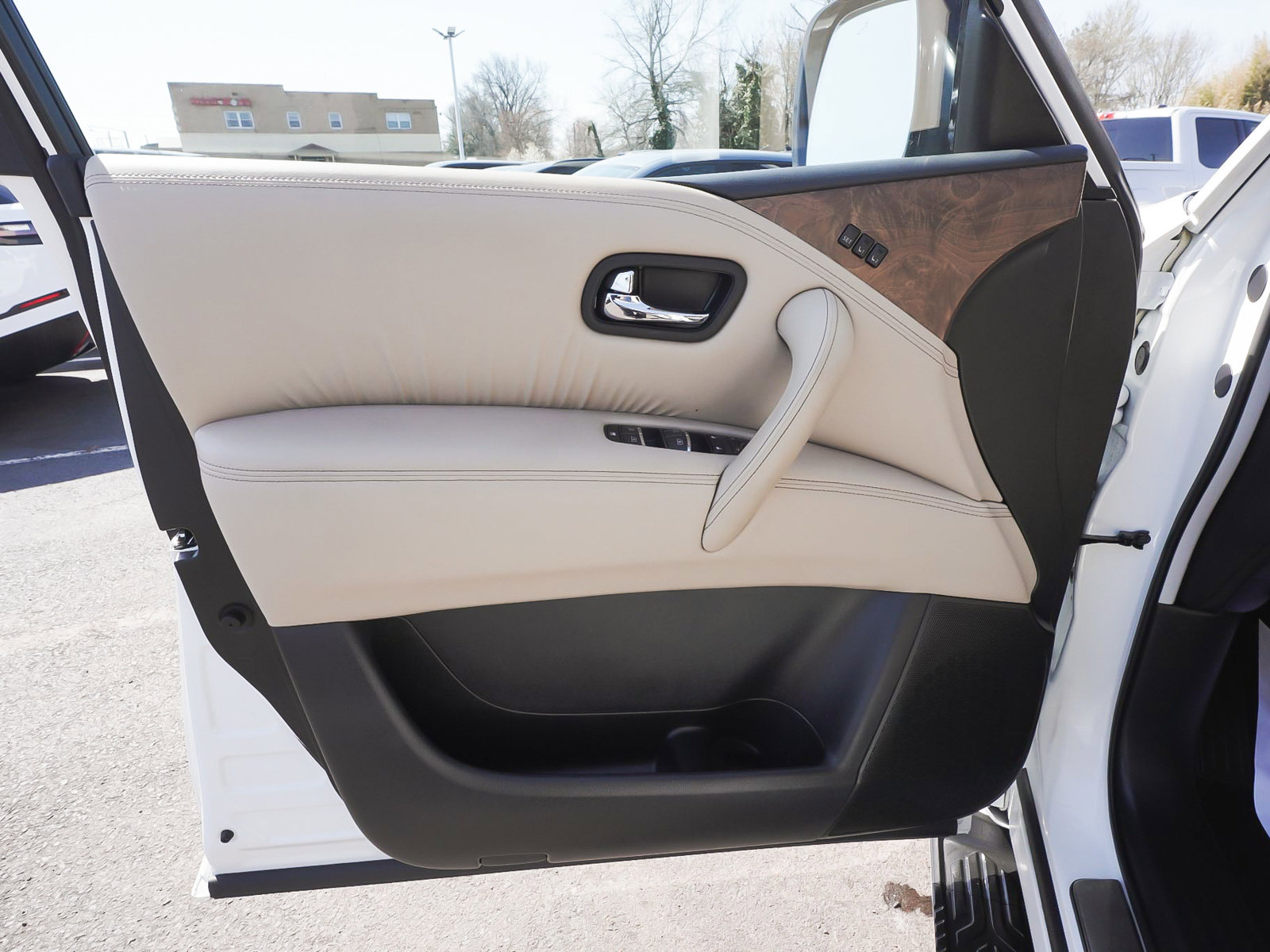 Used 2024 Nissan Armada SL w/ Cargo Package image 9