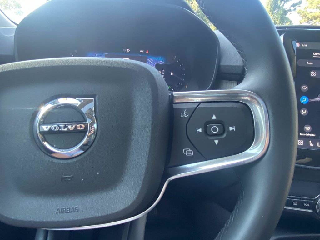 Used 2024 Volvo XC40 B5 Plus AWD/4WD image 33