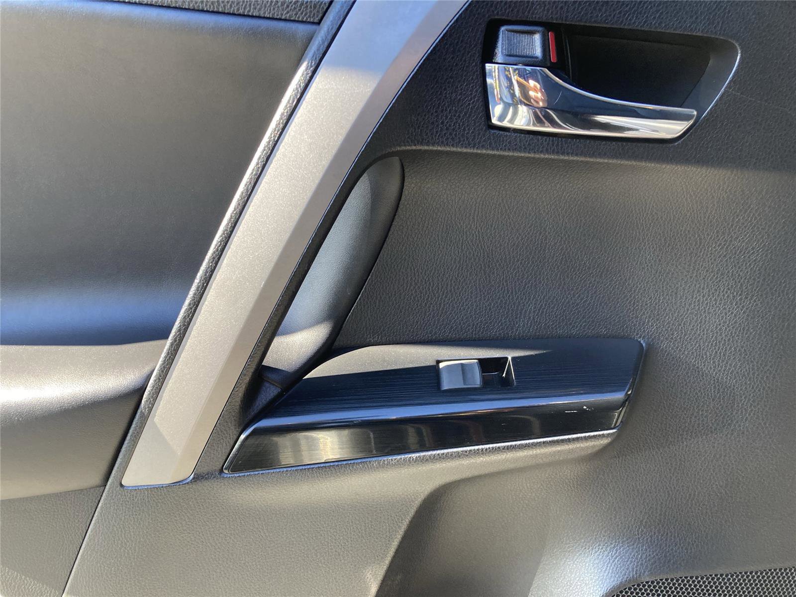 Used 2017 Toyota RAV4 Limited image 31