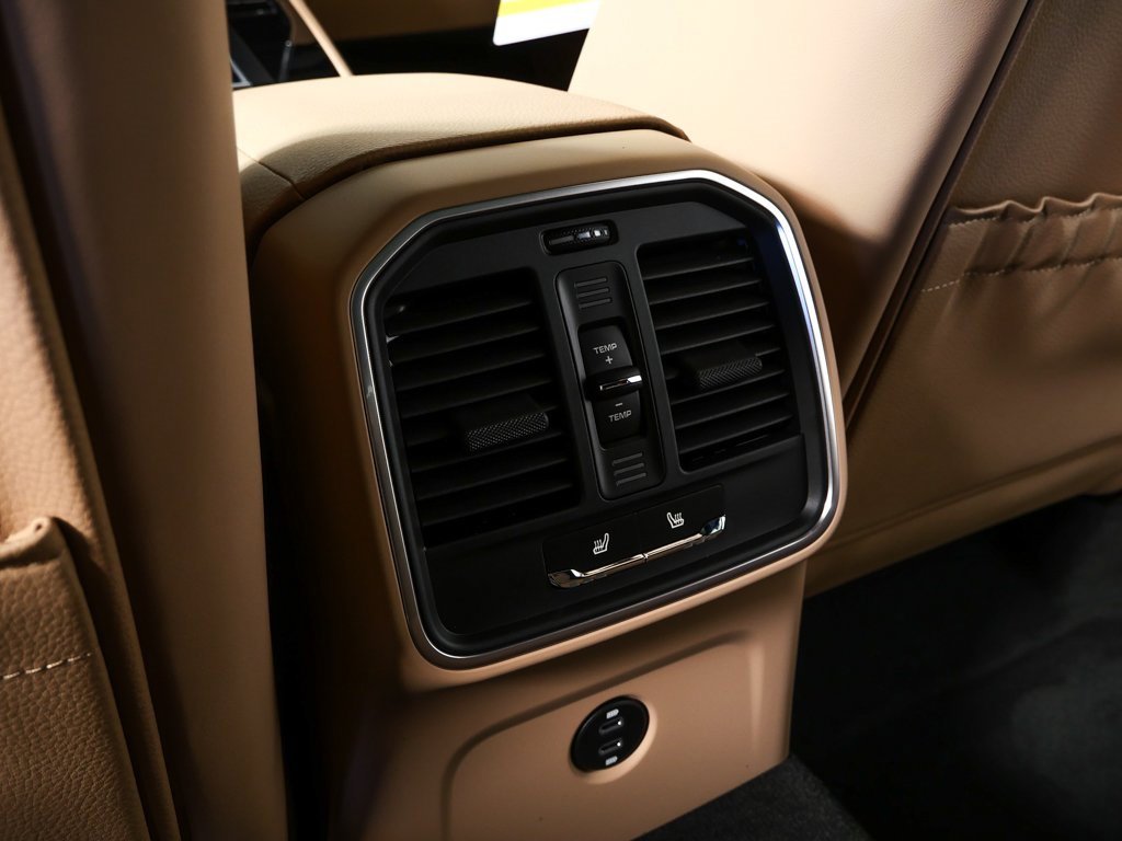 New 2026 Porsche Macan image 22