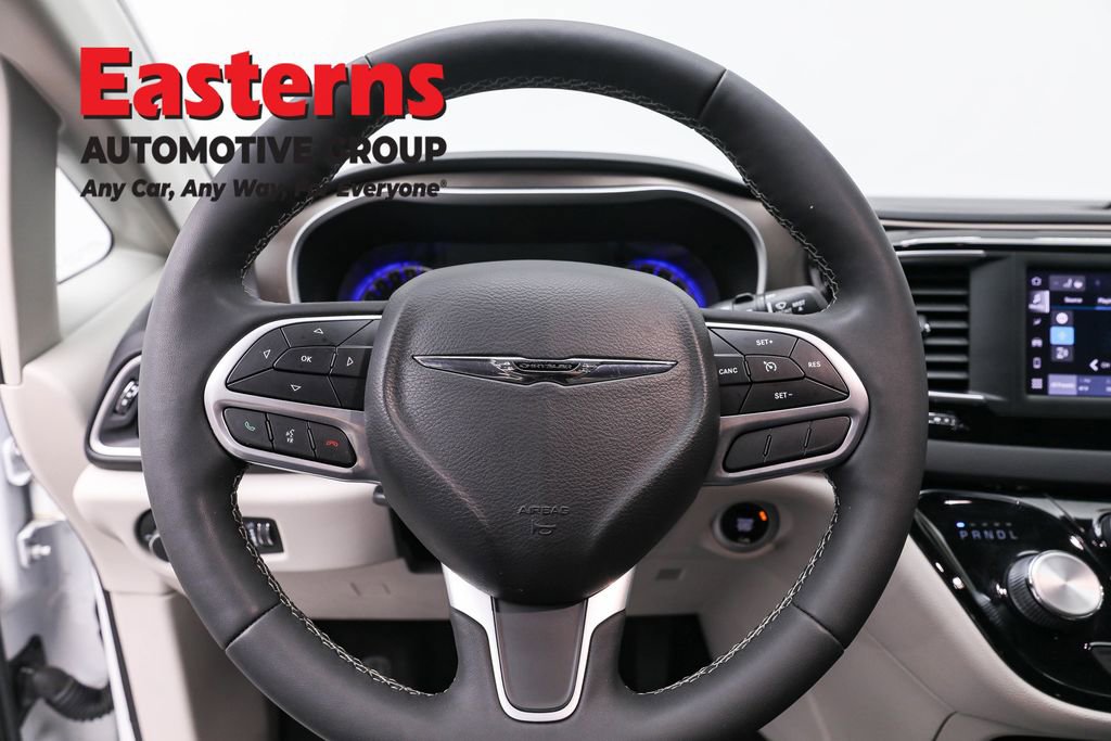 Used 2022 Chrysler Voyager LX image 10