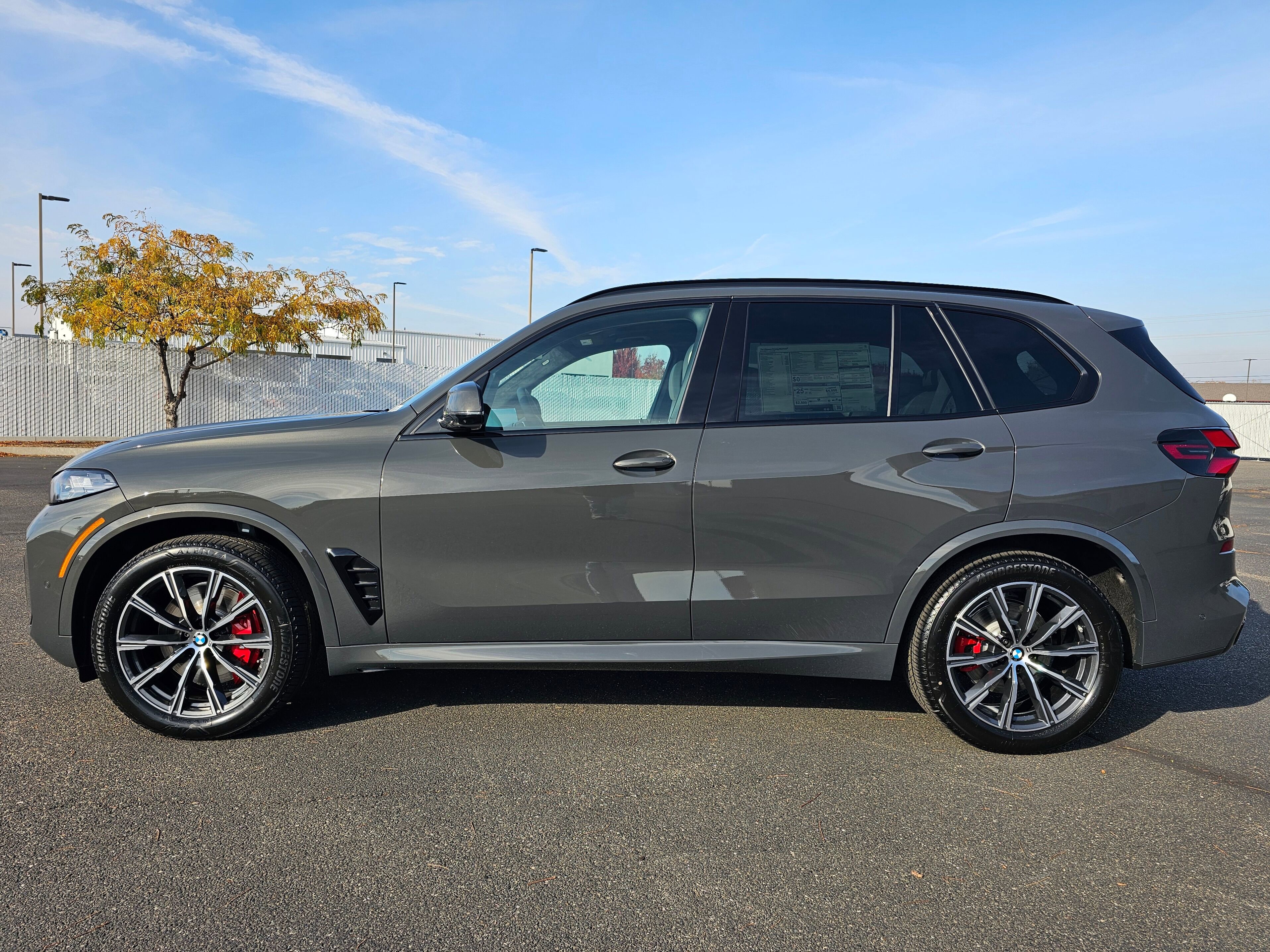 New 2026 BMW X5 xDrive40i w/ Executive Package image 3