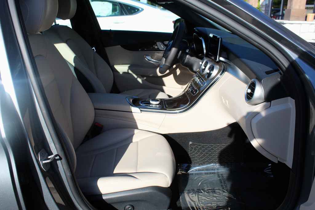 Used 2018 Mercedes-Benz C 300 Sedan image 28
