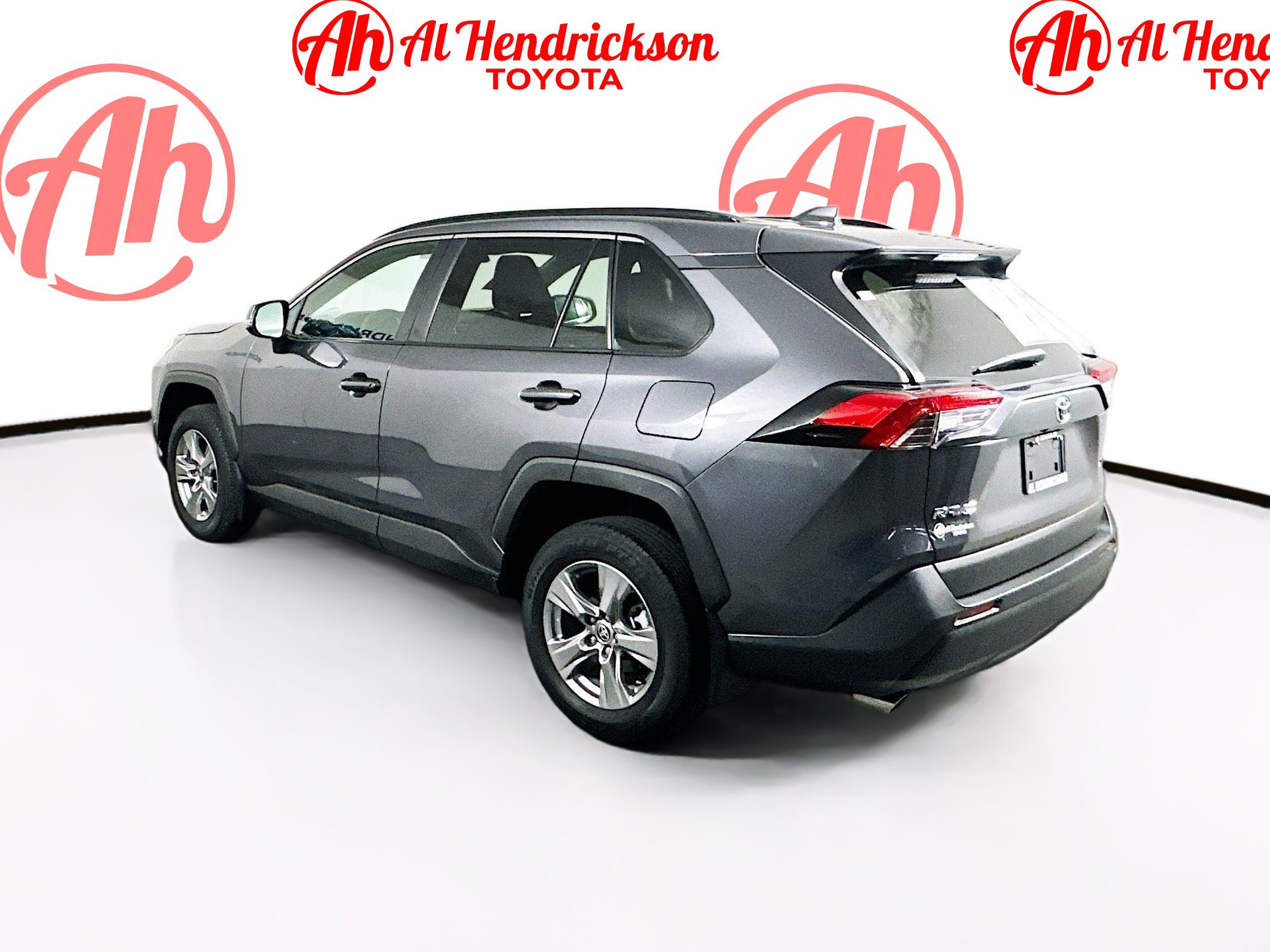 Used 2024 Toyota RAV4 XLE w/ Convenience Package FWD image 5