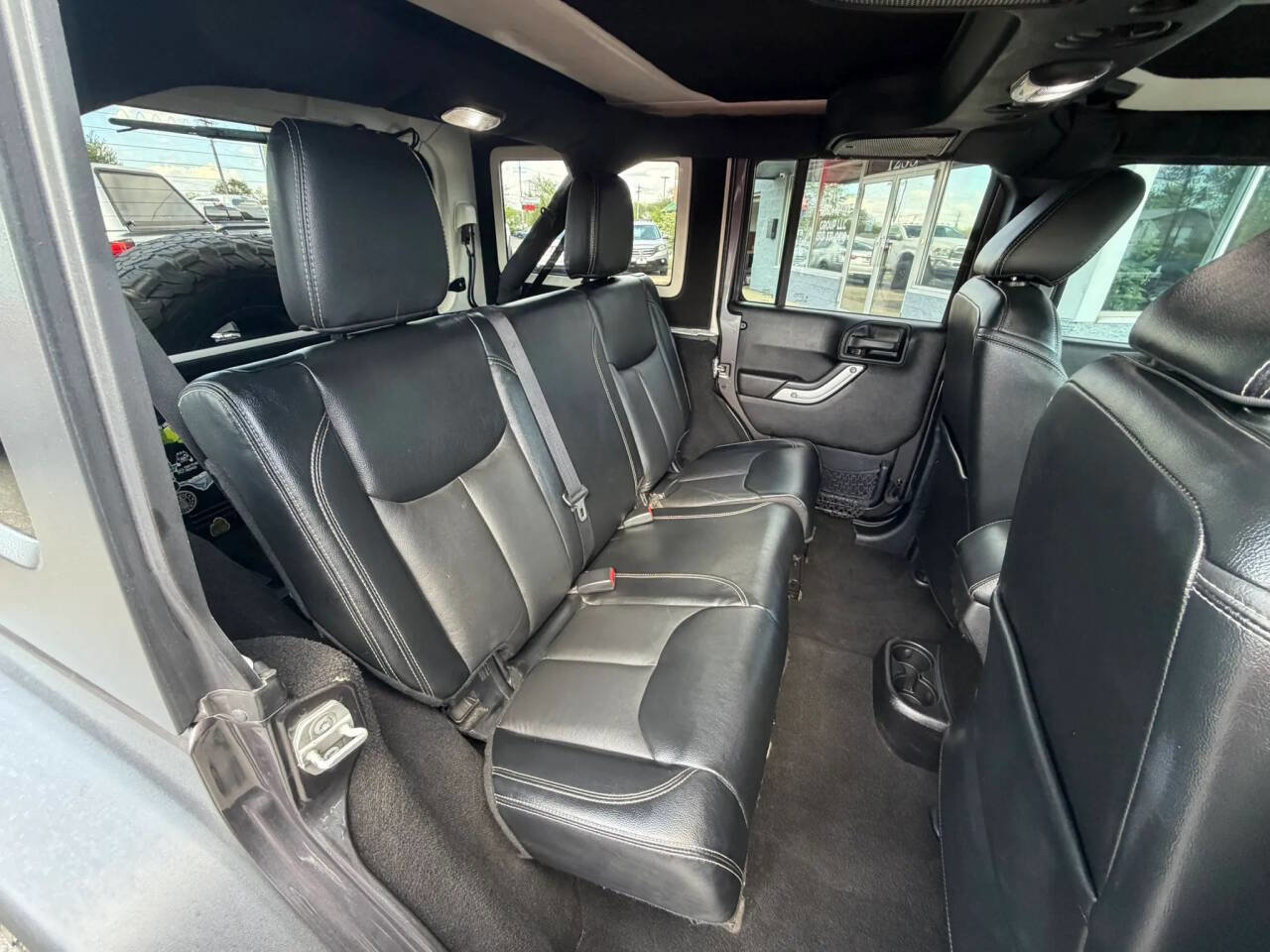 Used 2016 Jeep Wrangler Unlimited Rubicon image 25