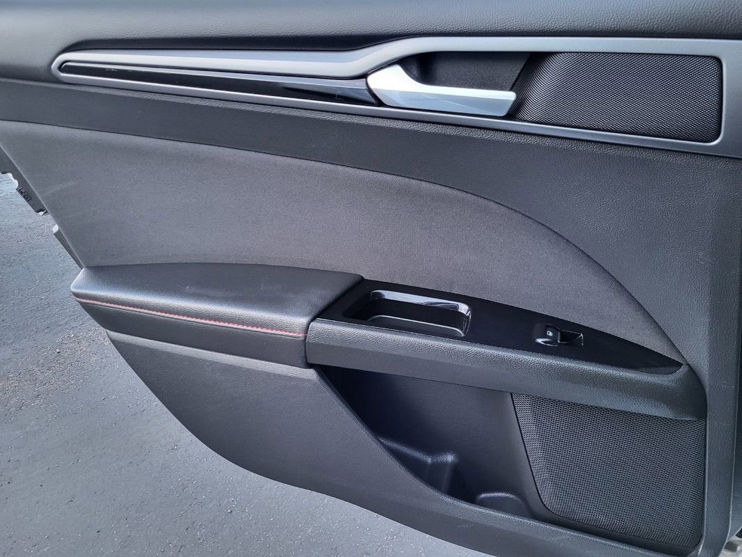 Used 2016 Ford Fusion SE image 17