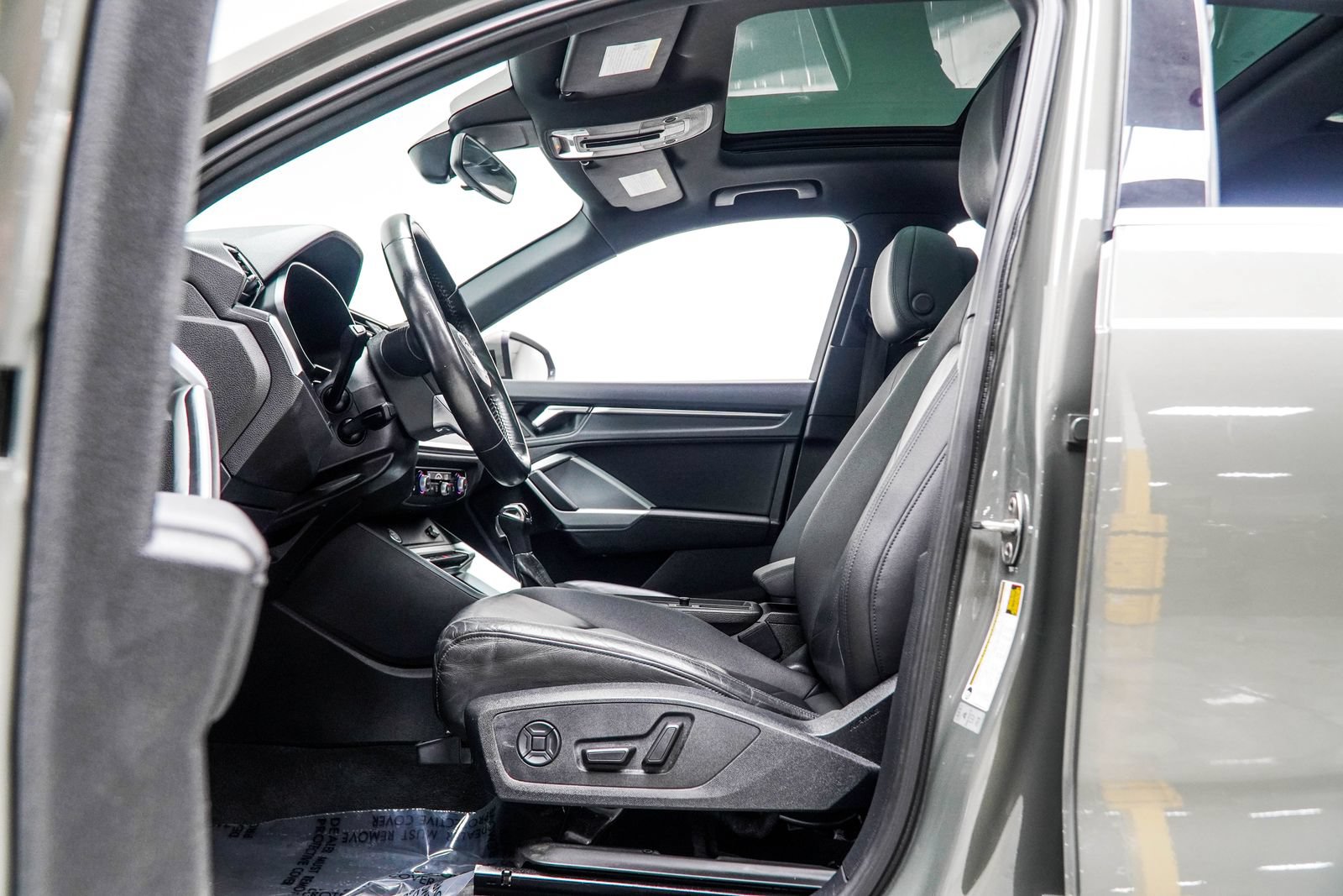 Used 2019 Audi Q3 2.0T Premium w/ Convenience Package AWD/4WD image 41