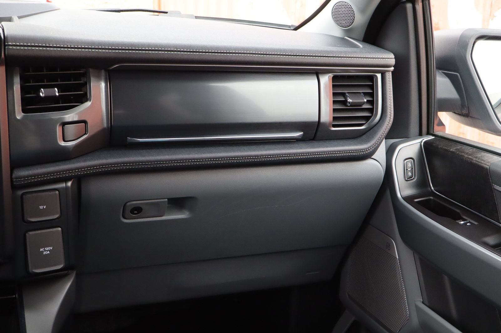 Used 2024 Ford F150 Lightning Flash AWD/4WD image 32
