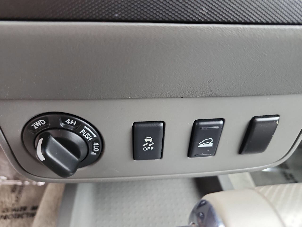 Used 2012 Nissan Frontier SV w/ SV Premium Utility Pkg image 21