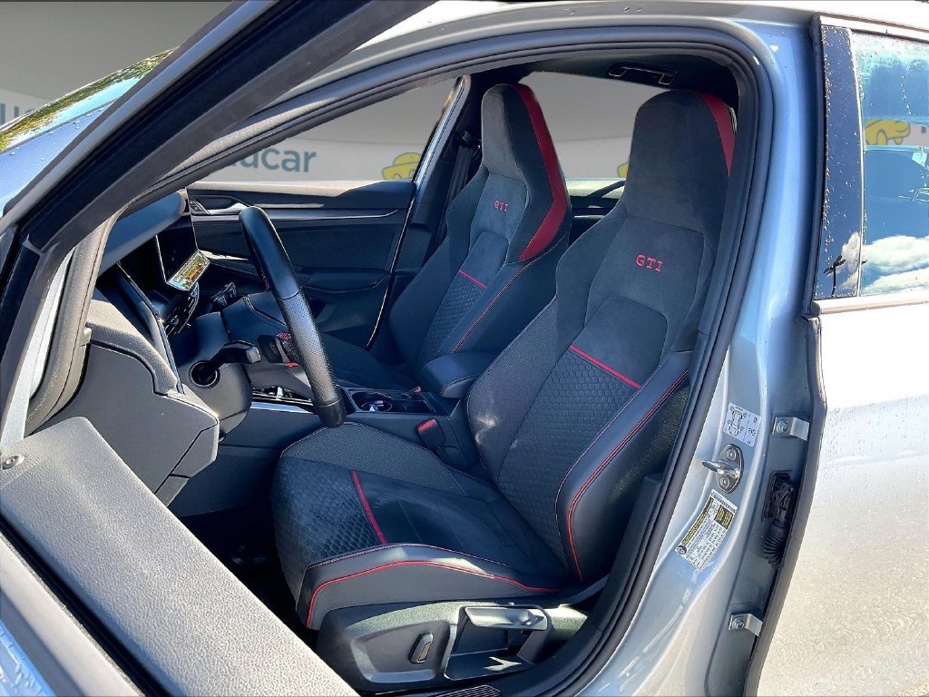 Used 2026 Volkswagen GTI SE FWD image 9