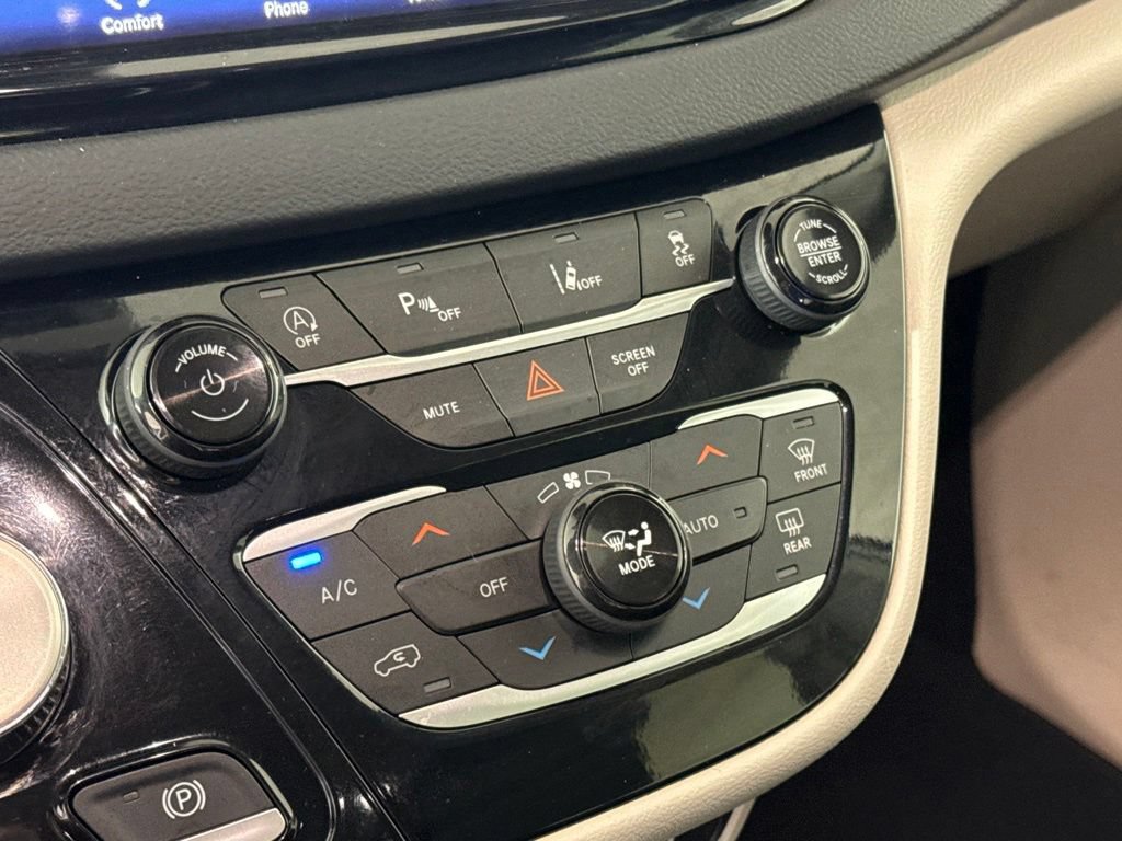 Certified 2024 Chrysler Pacifica Touring-L FWD image 26