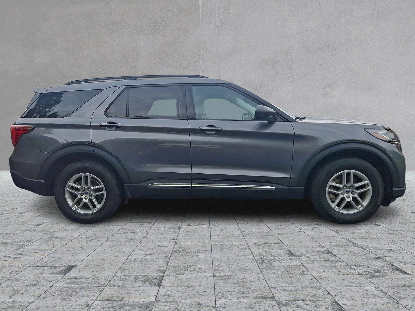 Used 2025 Ford Explorer Active AWD/4WD image 7