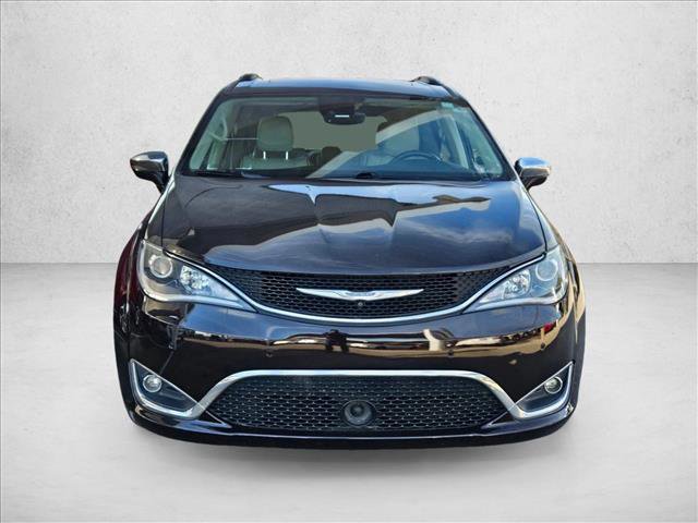 Used 2017 Chrysler Pacifica Limited image 2