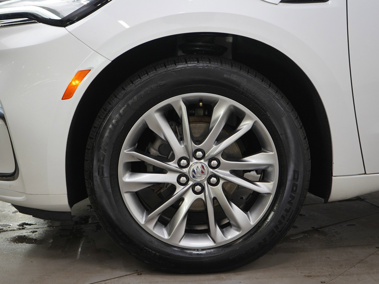 Used 2024 Buick Enclave Avenir w/ Avenir Technology Package image 31